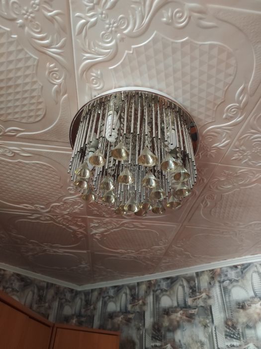 Продам люстры б/у