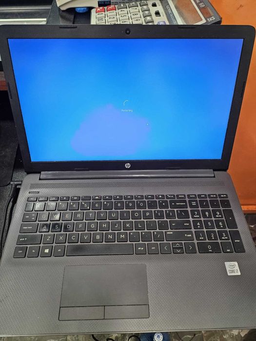 HP 250 G8 - i7-1065G7 · Iris Plus Graphics G7 · 15.6, Full HD (1920 x