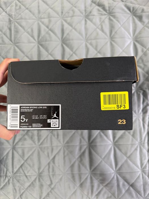 Vând  papuci Jordan Spizike Low (GS)