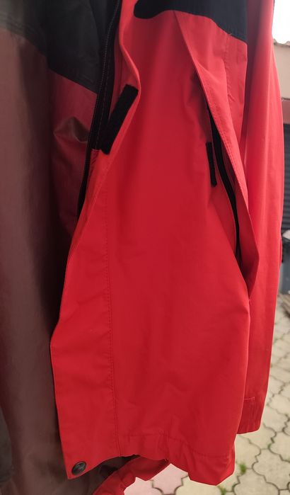 Jacheta Mammut Gore Tex 36-38  impermeabila cu gluga 3 buzunare cu fermoar deschidere dubla  arici la mîneci