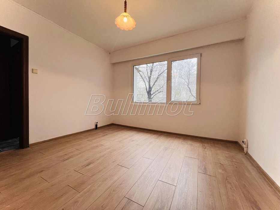 Тристаен апартамент кв.Младост