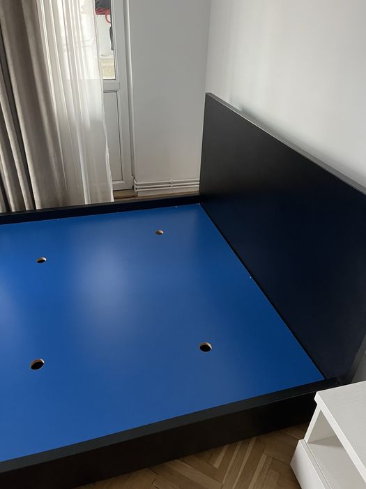 Vand pat lemn intr-o stare foarte buna