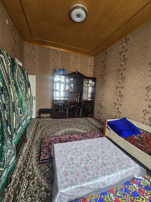 Киргили Шодлик Масжиди худудида 6 сотихлик 12 хона уй сотилади