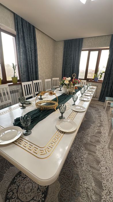 Продам стол с 14 стульями