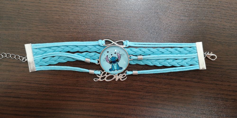 Синя гривна със Стич