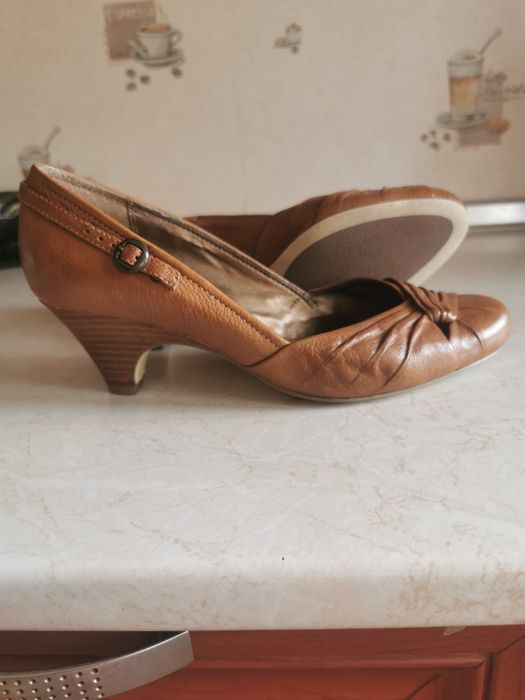 Страхотни обувки на прекрасни цени - Clarks,  Bright и др.