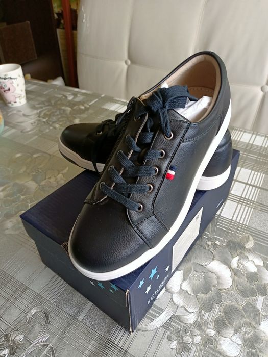 Продам полуботинки-кеды для мальчика