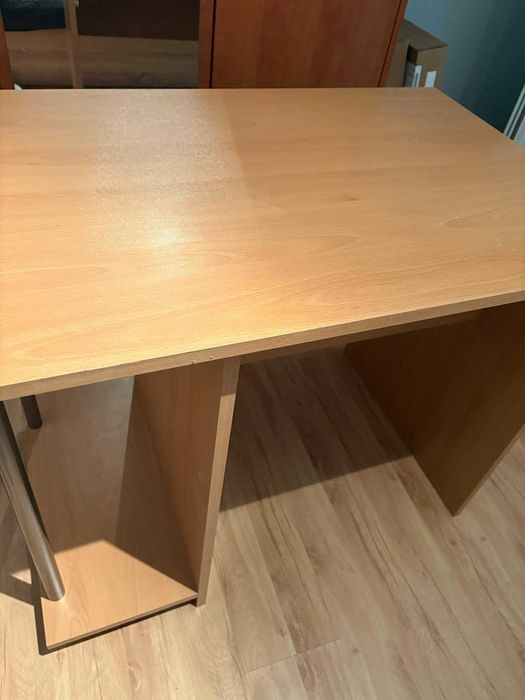 Офис маса и декоративна масичка