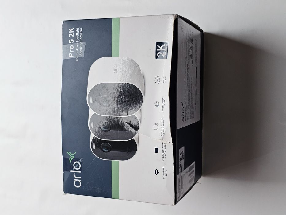 Cameră de securitate Arlo Pro 5 + USB SmartHub, video HDR 2K