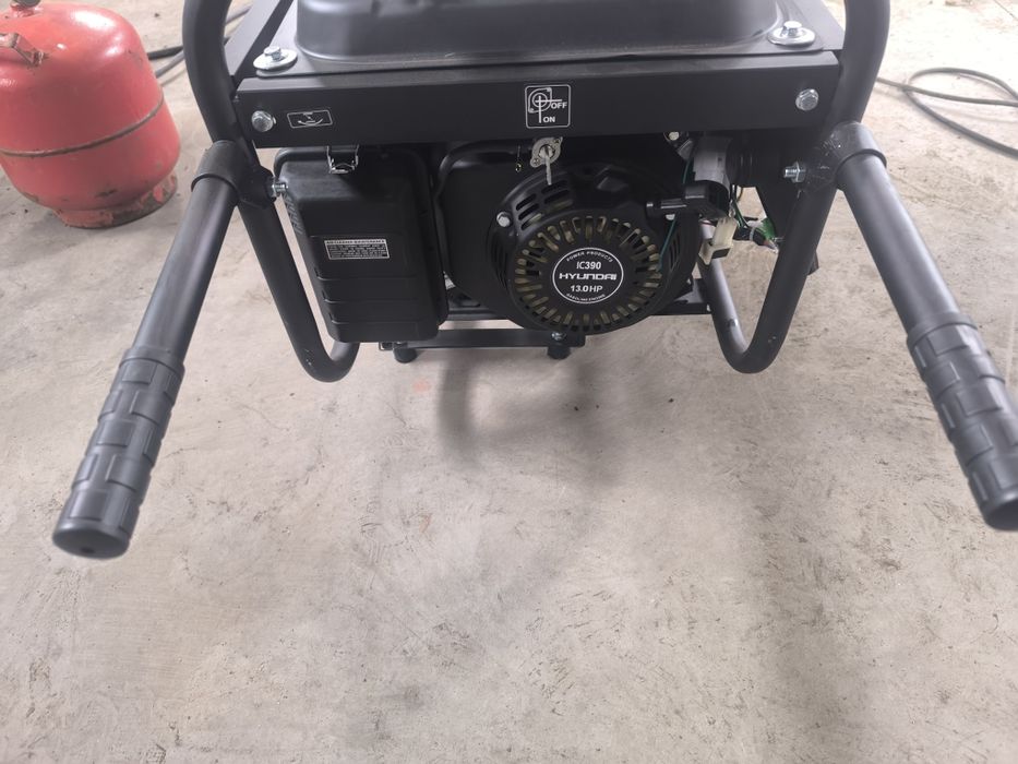 Електрогенератор HYUNDAI  HHY7000FE