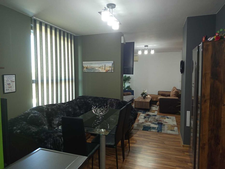 Отдава под наем тристаен апартамент до Манастира