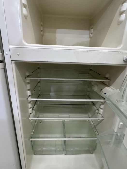 Хладилник crown