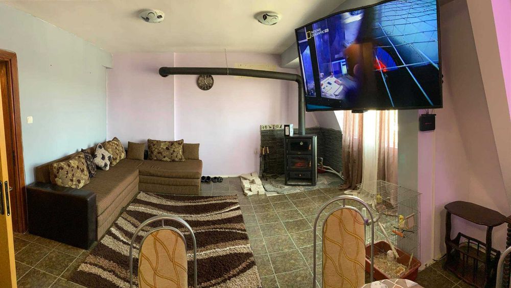 Дава се под наем Тристаен апартамент в Бургас, Възраждане - 100 кв.м за 150 € - Снимка #1