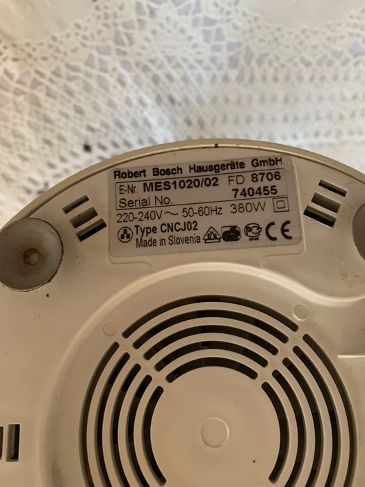 Соковыжималка от Bosch (мощность 380 Вт).