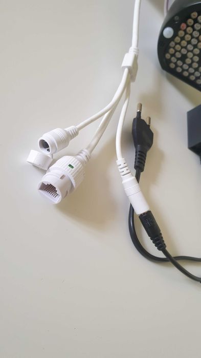 WiFi охранителна камера CloudCam с нощно виждане и 4 антени
