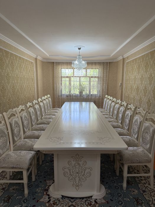 Срочно продается стол стулья.