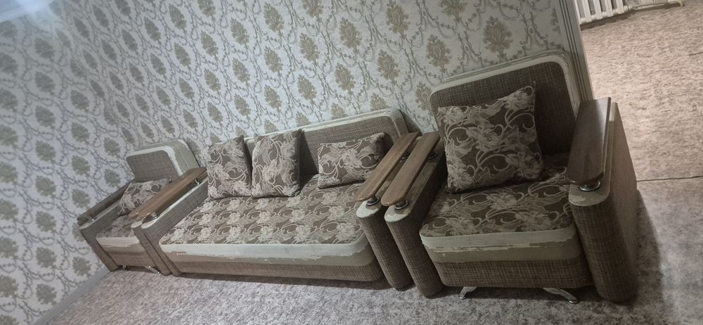 Продам диван срочно