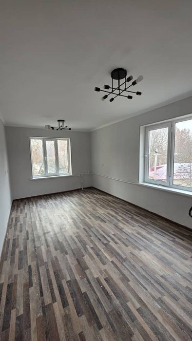 Срочно продаётся 1 ком квартира г.НУРАФШАН мфй тараккиёт