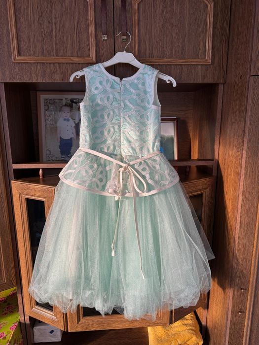 Продам два платья 5