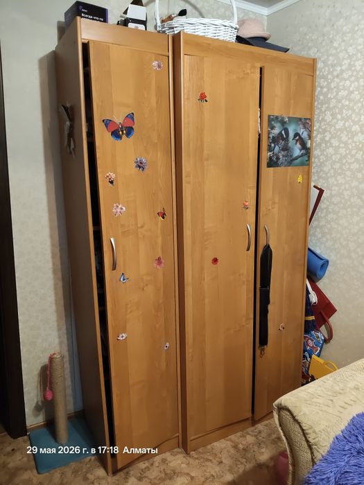 Отдам шкаф и пенал. Самовывоз.