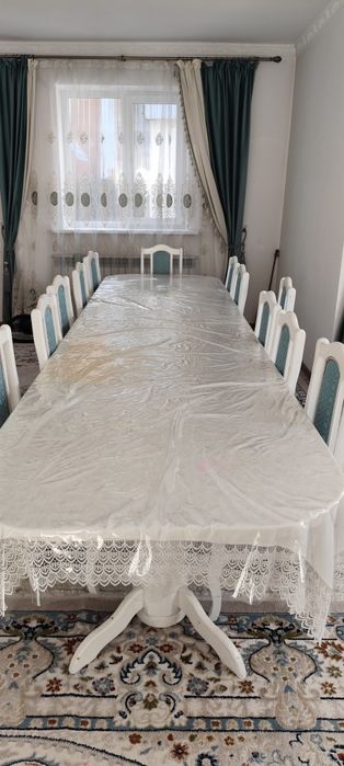 Стол со стульями