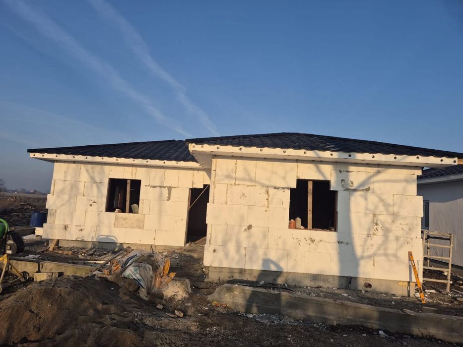 Ofer spre vanzare Case Noi Semifinisate in Madaras