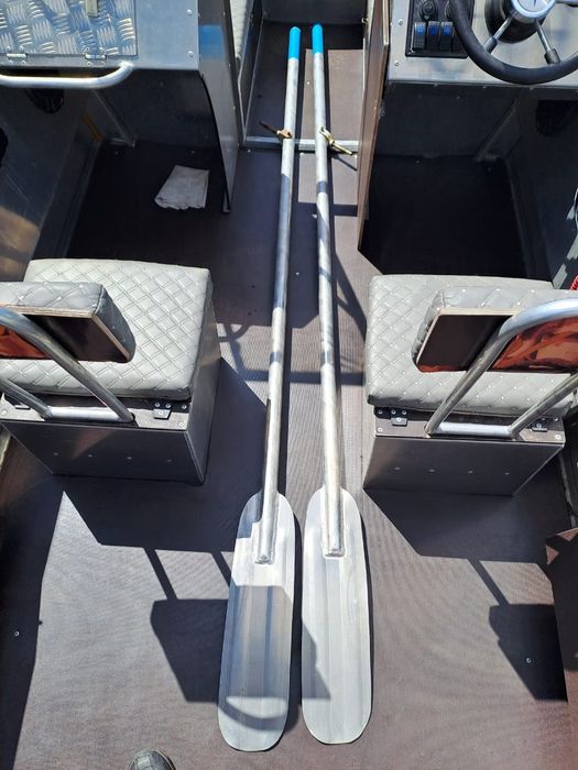 Лодка алюминиевая с мотором