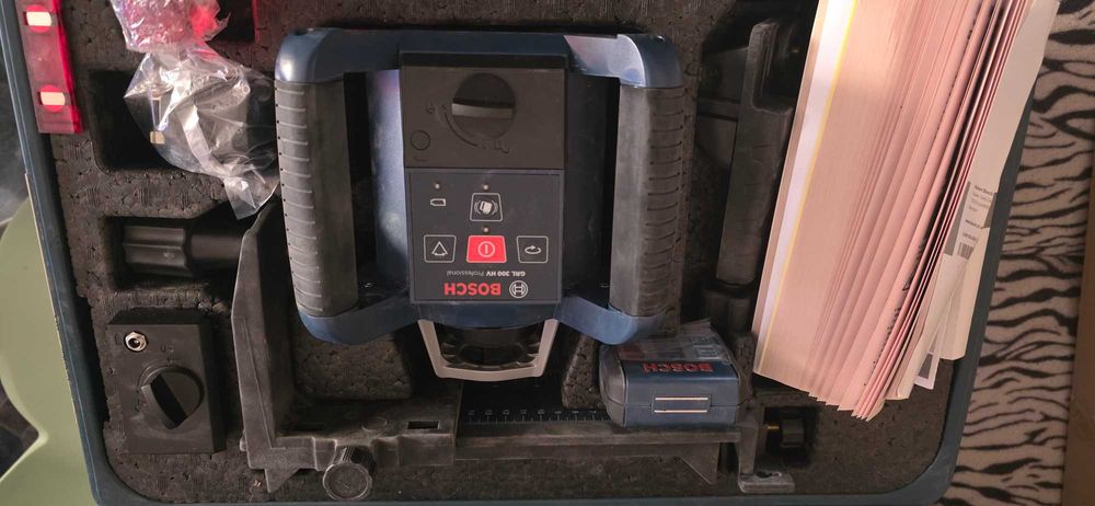 Лазерен нивелир bosch grl 300 hv
