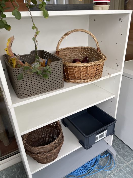 Birou si etajera Galant ikea