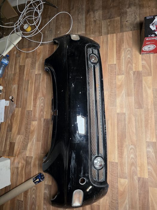 Предна броня VW New Beetle + решетки + 2 халогена (черна)