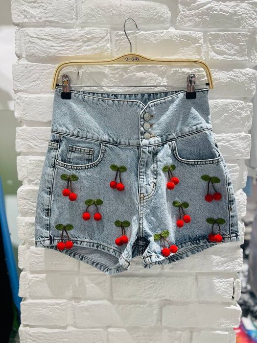 Geacă și pantaloni scurți de blugi - Compleu cu cireșe