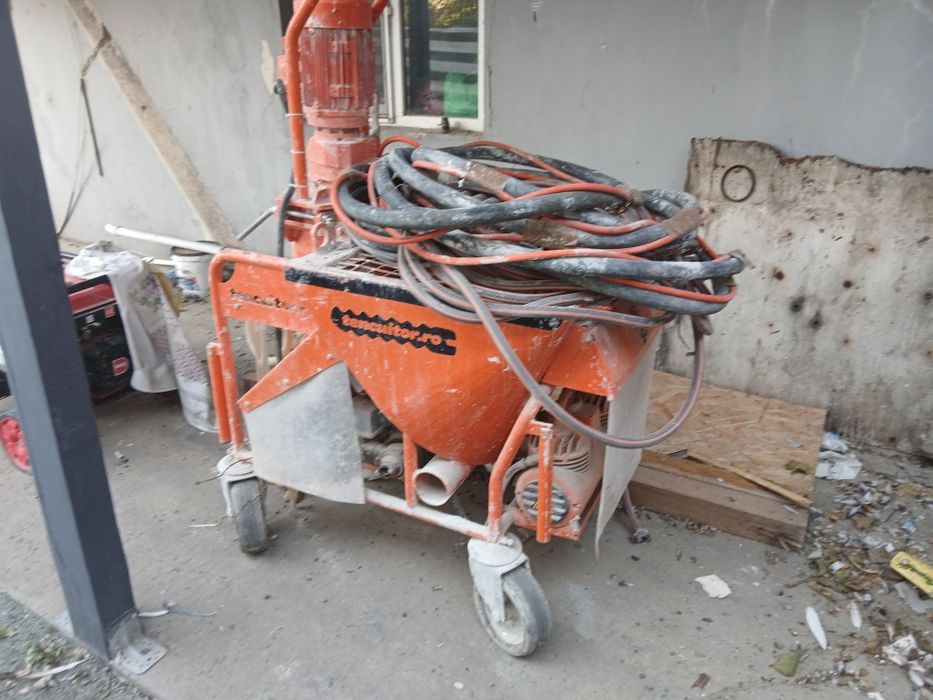 Vând mașină de tencuit profesională cu tot cu accesorii la ia