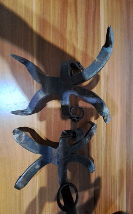 Colțari/ pinteni alpinist.