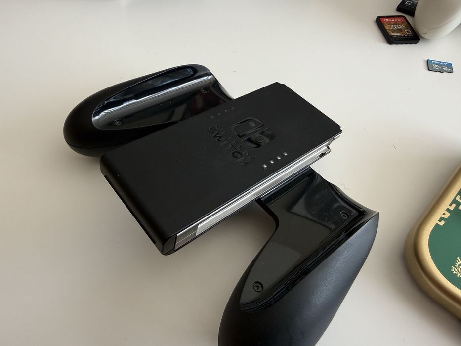 Nintendo Switch OLED Zelda Edition + 2 игри + Zelda Pro Controller + Калъф