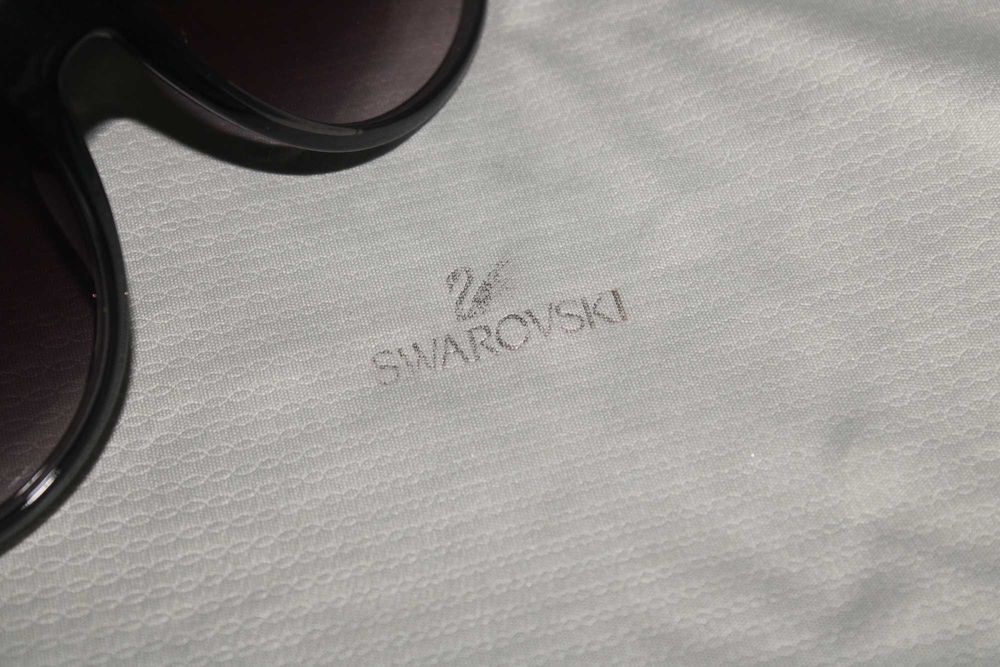 Оригинални дамски слънчеви очила SWAROVSKI, пълен комплект