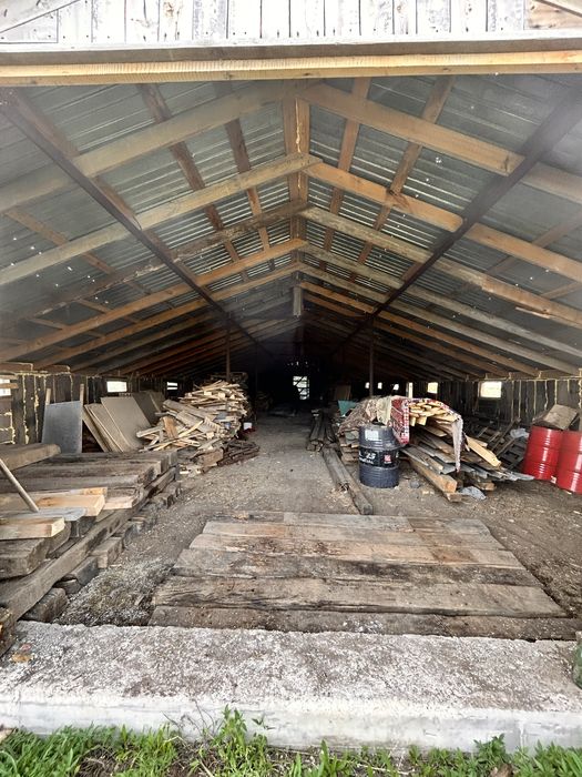 Продам дом и откормочную базу.