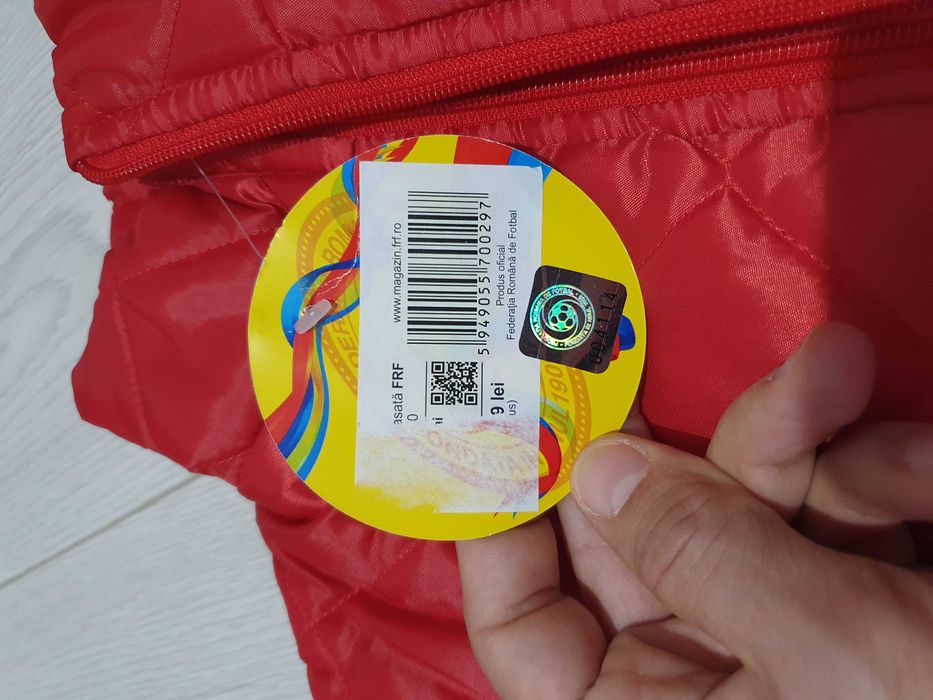 Geacă roşie România 104