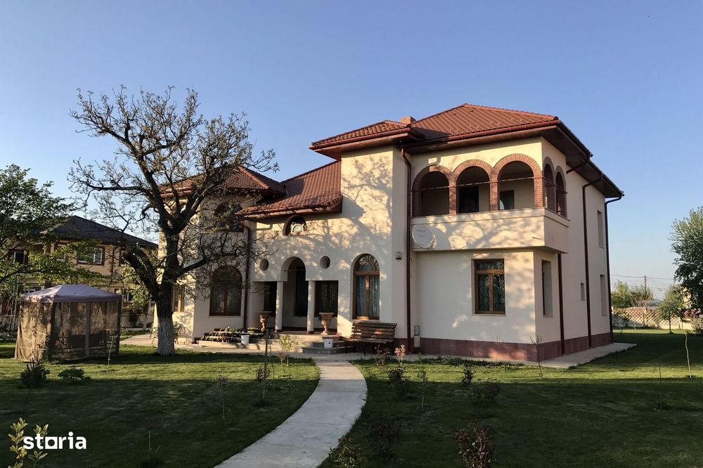 Conac neoromânesc în stil brâncovenesc | 600 mp utili | Domeniu de 2.4