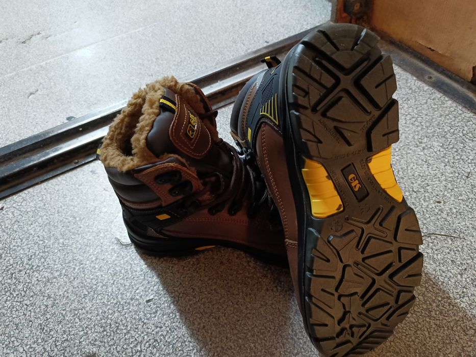 Продам спец обувь