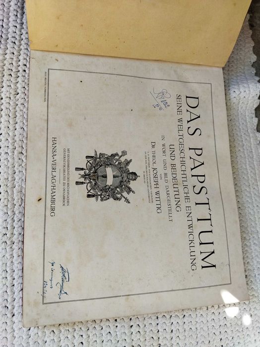 Уникат книга за Папството на немски език