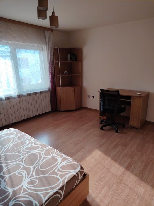 Închiriez apartament cu doua camere la casa  1 Mai  spitalull nr 1