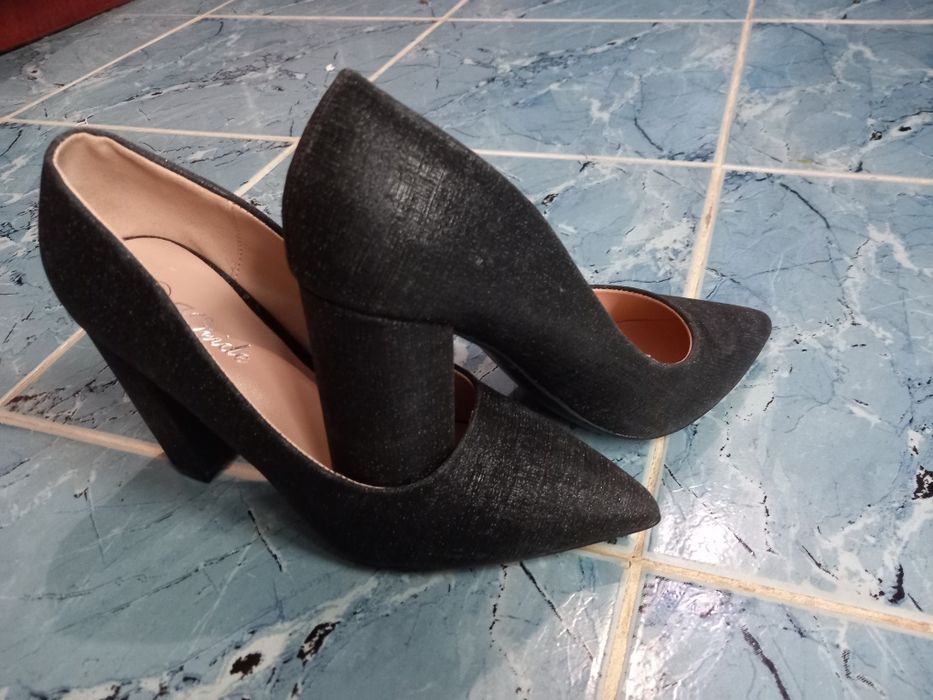 Pantofi stileto negri