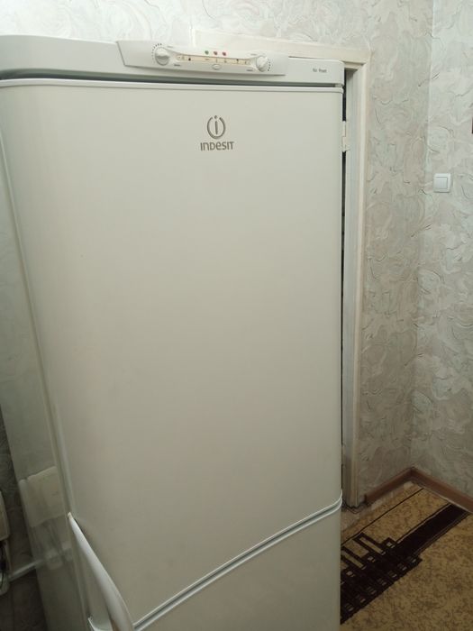 Холодильник indezit