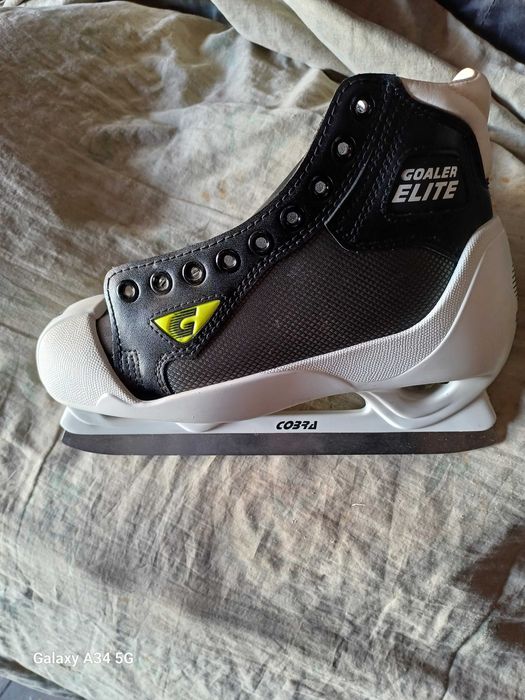 Коньки, хоккейная экипировка