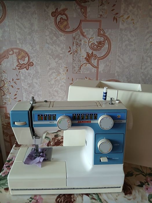 Швейная машинка Janome