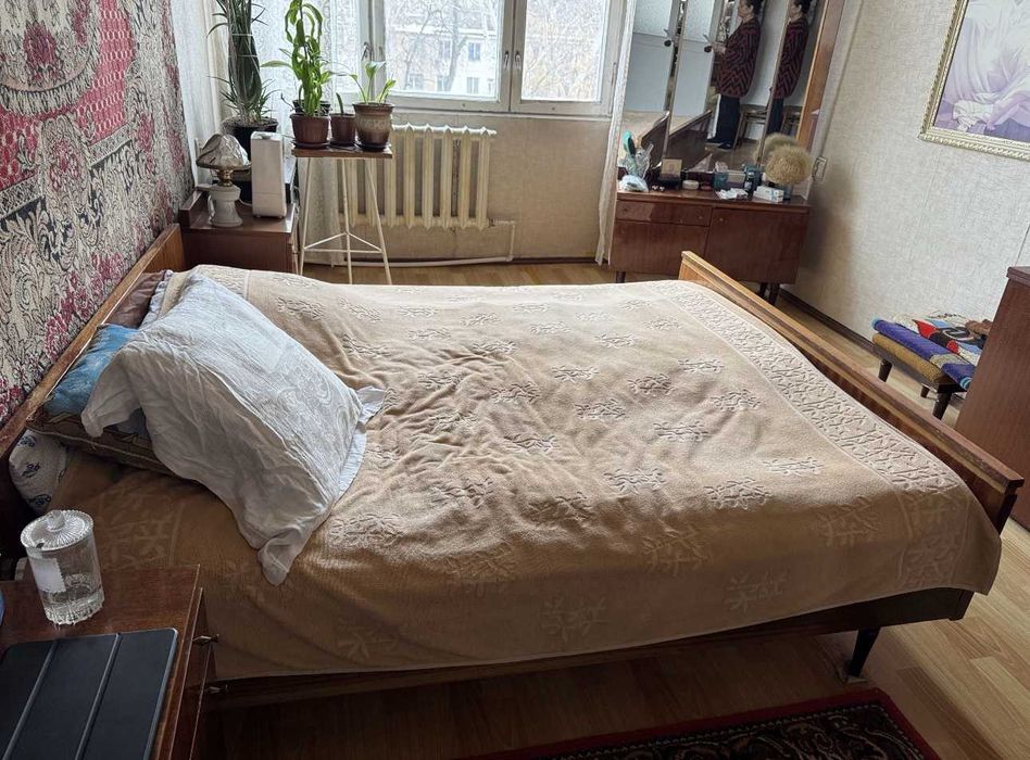 Продам спальный гарнитур