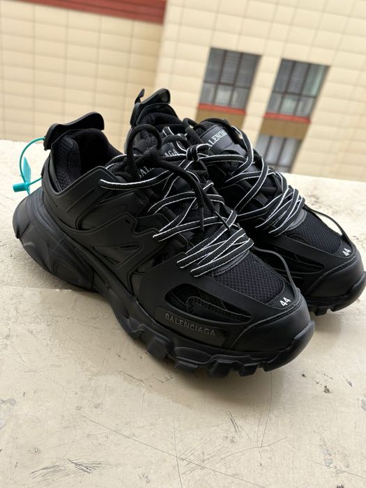 Balenciaga track 1