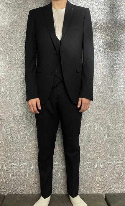 Костюм тройка новая