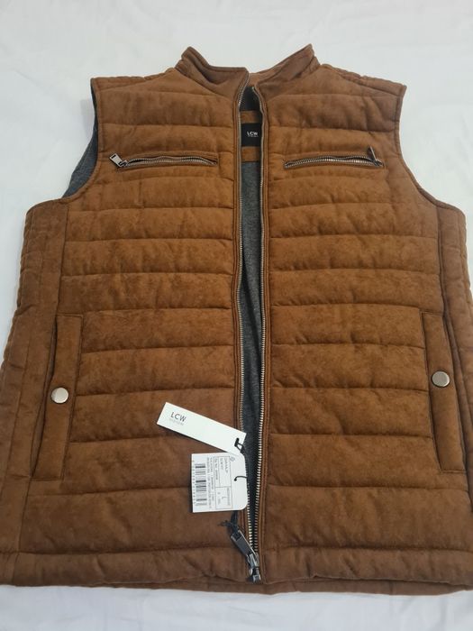 Vând vesta de la LCW noua.