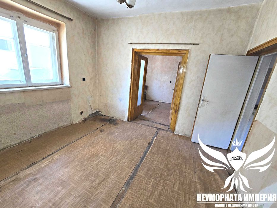 Продавам двуетажна къща РЗП 140кв. и 95кв.м. двор в гр.Асеновград